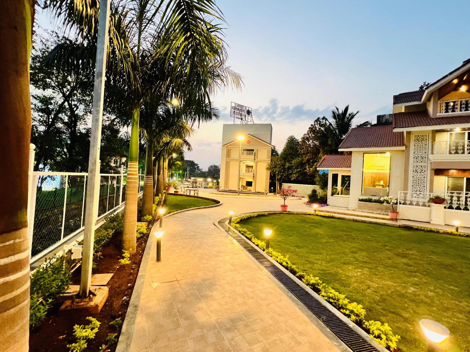The Grand Leela Resort Кополи Экстерьер фото