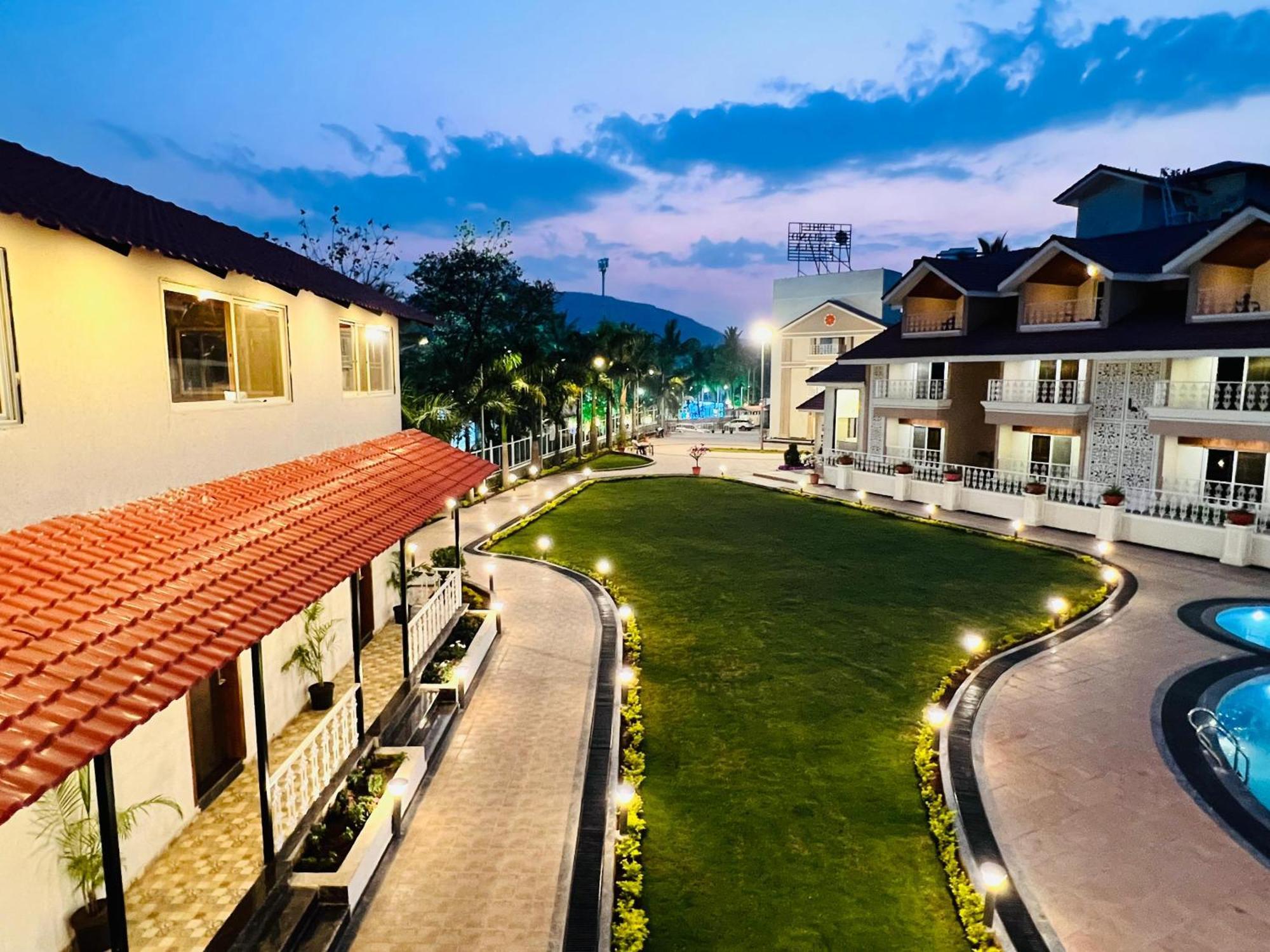 The Grand Leela Resort Кополи Экстерьер фото